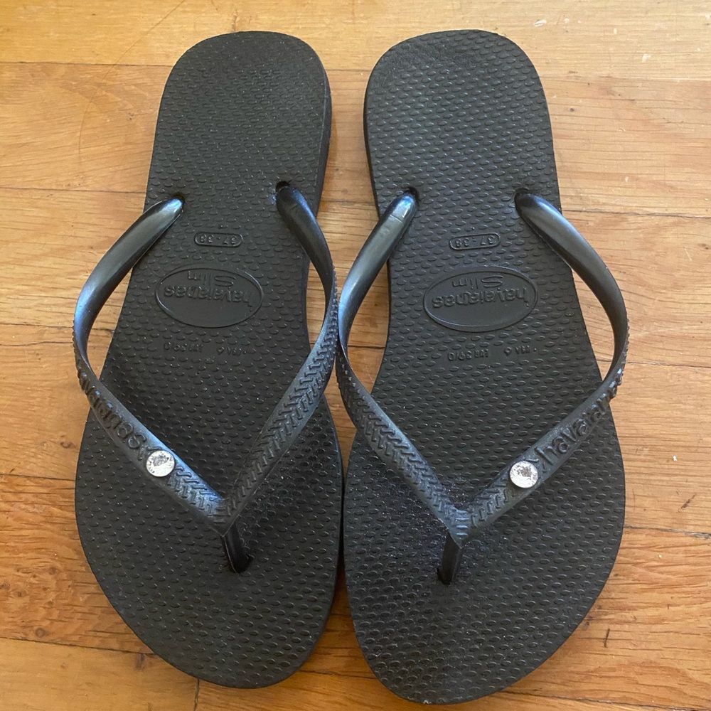 Black havaianas with diamond